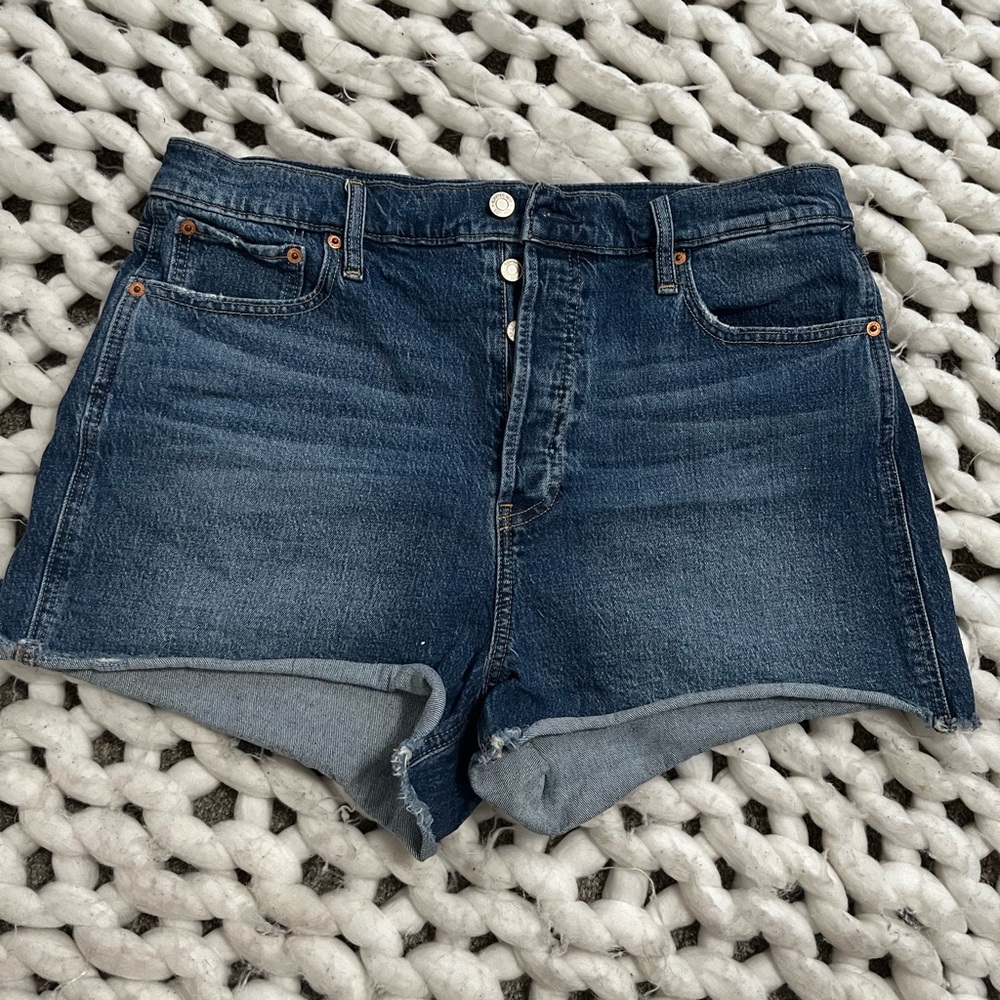 Gap cheeky short sky high size 33 16r medium wash some stretch